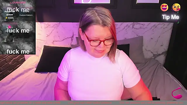 Snapshot of Shannonshine chatting on 18, 11, 2025 Shannonshine online show from 18, 11, 2025