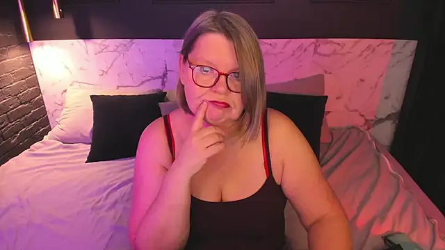 Snapshot of Shannonshine chatting on 24, 11, 2025 Shannonshine online show from 24, 11, 2025