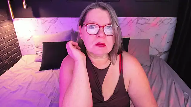 Snapshot of Shannonshine chatting on 16, 12, 2025 Shannonshine online show from 16, 12, 2025