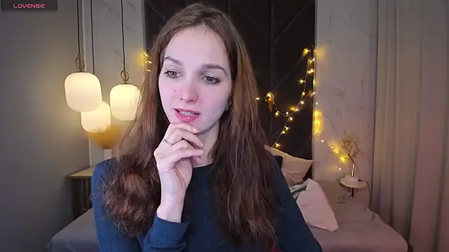 Snapshot of MirandaGlow chatting on 5, 1, 2025 MirandaGlow online show from 5, 1, 2025