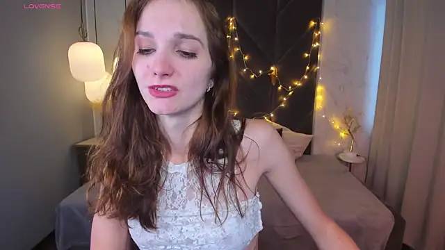 Snapshot of MirandaGlow chatting on 5, 1, 2025 MirandaGlow online show from 5, 1, 2025