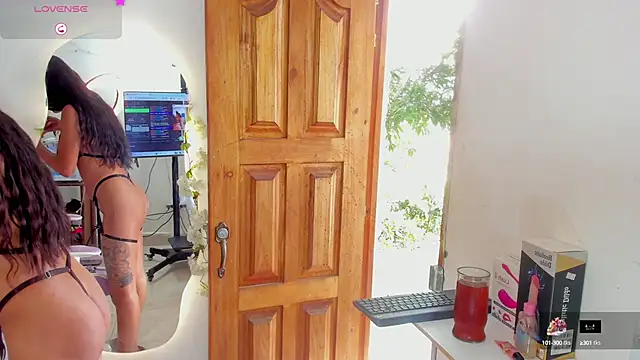 Snapshot of sofia_gold_ chatting on 27, 10, 2025 sofia gold online show from 27, 10, 2025