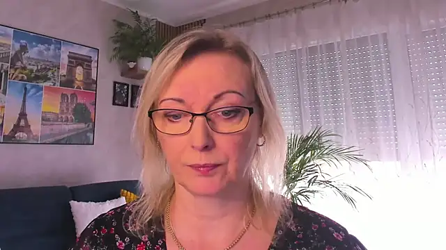 vanessa chat online show from 13, 4, 2026