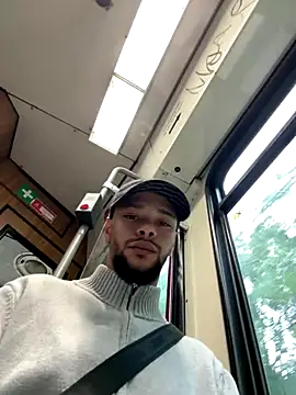 Lionayowe online show from 8, 10, 2025