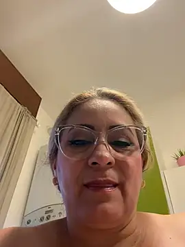 Snapshot of x_elena_x chatting on 28, 1, 2025 x elena x online show from 28, 1, 2025