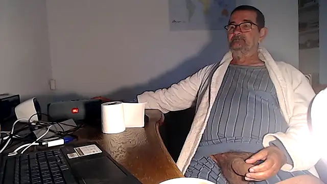 Snapshot of silvio-aus-luzern-CH chatting on 3, 10, 2025 silvio-aus-luzern-CH online show from 3, 10, 2025