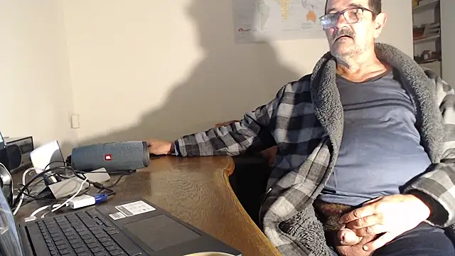 Snapshot of silvio-aus-luzern-CH chatting on 23, 10, 2025 silvio-aus-luzern-CH online show from 23, 10, 2025