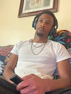 Snapshot of Tristris100 chatting on 10, 9, 2025 Tristris100 online show from 10, 9, 2025