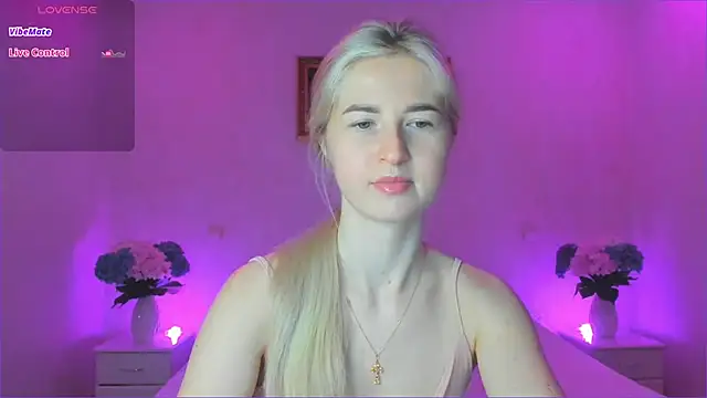 Snapshot of AnnaCarrera chatting on 4, 1, 2025 AnnaCarrera online show from 4, 1, 2025
