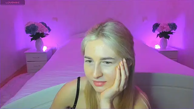 Snapshot of AnnaCarrera chatting on 8, 1, 2025 AnnaCarrera online show from 8, 1, 2025