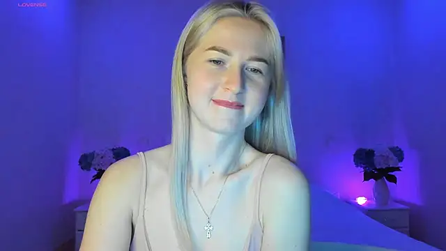 Snapshot of AnnaCarrera chatting on 9, 3, 2025 AnnaCarrera online show from 9, 3, 2025