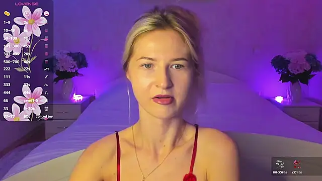 Snapshot of AnnaCarrera chatting on 15, 9, 2025 AnnaCarrera online show from 15, 9, 2025