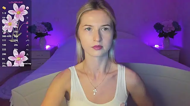 Snapshot of AnnaCarrera chatting on 18, 9, 2025 AnnaCarrera online show from 18, 9, 2025