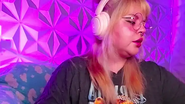 Satyn doll online show from 26, 9, 2025