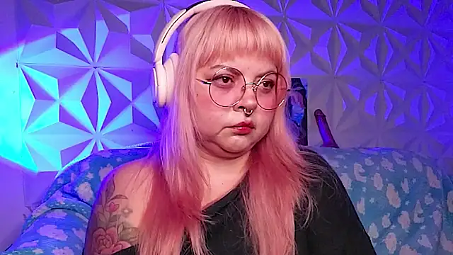 Satyn doll online show from 16, 4, 2026