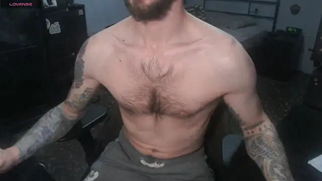 SexxxyLouis online show from 17, 12, 2025