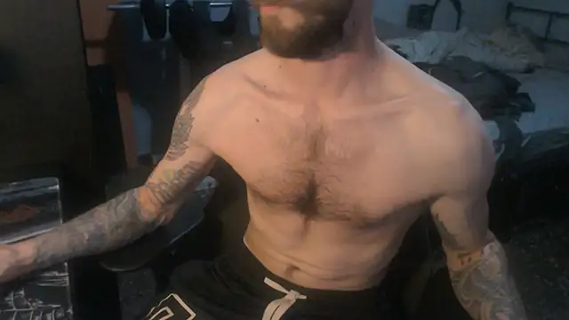 Snapshot of SexxxyLouis chatting on 4, 5, 2026 SexxxyLouis online show from 4, 5, 2026