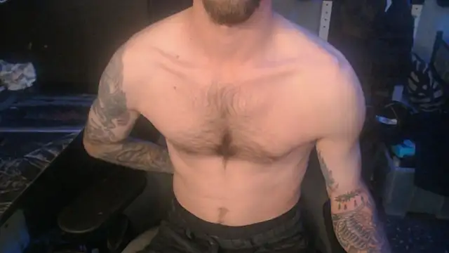 Snapshot of SexxxyLouis chatting on 3, 6, 2026 SexxxyLouis online show from 3, 6, 2026