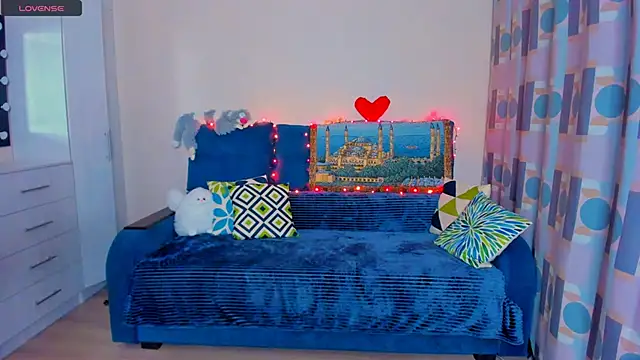 Snapshot of EllenMoore chatting on 15, 12, 2024 EllenMoore online show from 15, 12, 2024