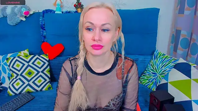 Snapshot of EllenMoore chatting on 6, 1, 2025 EllenMoore online show from 6, 1, 2025