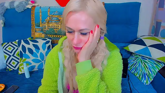 Snapshot of EllenMoore chatting on 13, 1, 2025 EllenMoore online show from 13, 1, 2025