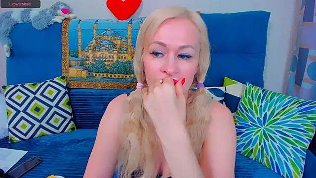 Snapshot of EllenMoore chatting on 15, 1, 2025 EllenMoore online show from 15, 1, 2025