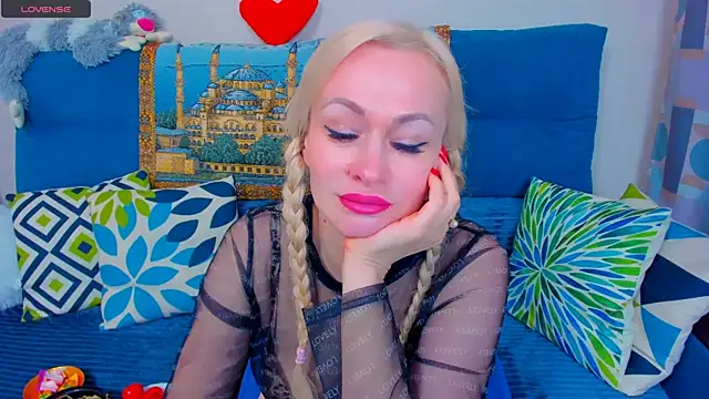 Snapshot of EllenMoore chatting on 16, 1, 2025 EllenMoore online show from 16, 1, 2025