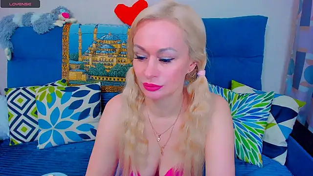 Snapshot of EllenMoore chatting on 16, 1, 2025 EllenMoore online show from 16, 1, 2025