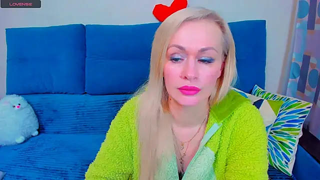 Snapshot of EllenMoore chatting on 19, 3, 2025 EllenMoore online show from 19, 3, 2025