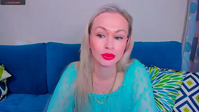 Snapshot of EllenMoore chatting on 9, 9, 2025 EllenMoore online show from 9, 9, 2025