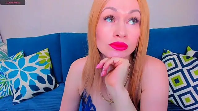 Snapshot of EllenMoore chatting on 18, 11, 2025 EllenMoore online show from 18, 11, 2025