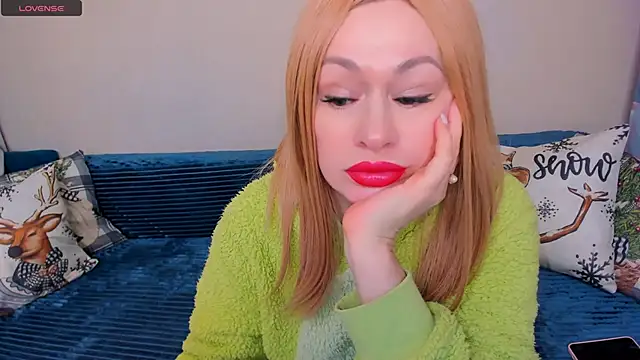 Snapshot of EllenMoore chatting on 16, 12, 2025 EllenMoore online show from 16, 12, 2025