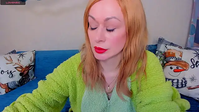 Snapshot of EllenMoore chatting on 6, 1, 2026 EllenMoore online show from 6, 1, 2026