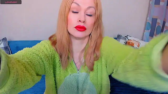 Snapshot of EllenMoore chatting on 17, 1, 2026 EllenMoore online show from 17, 1, 2026