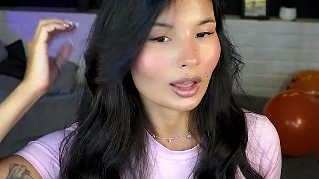 Snapshot of ErikaSoft chatting on 28, 10, 2025 ErikaSoft online show from 28, 10, 2025