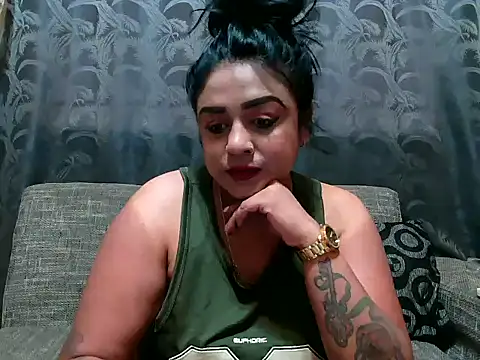 Snapshot of indianishkq7 chatting on 4, 1, 2025 indianishkq7 online show from 4, 1, 2025