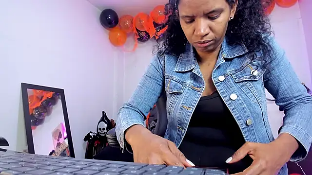 Snapshot of Ellie_Alves chatting on 30, 10, 2025 Ellie Alves online show from 30, 10, 2025