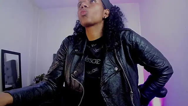 Snapshot of Ellie_Alves chatting on 7, 11, 2025 Ellie Alves online show from 7, 11, 2025