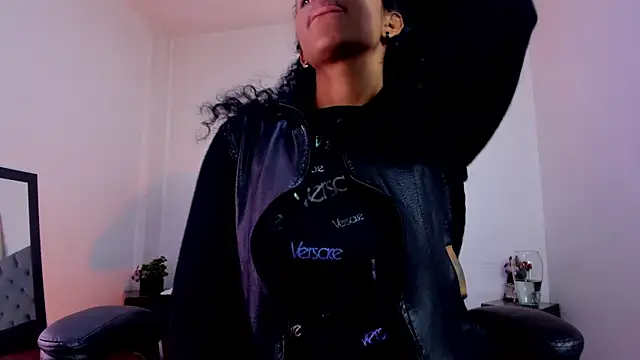 Snapshot of Ellie_Alves chatting on 24, 11, 2025 Ellie Alves online show from 24, 11, 2025