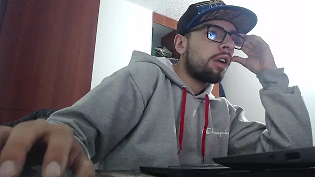 fvckolombianguyy online show from 10, 2, 2025