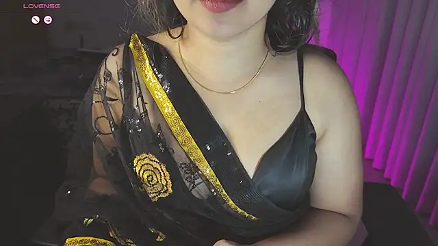 Snapshot of _neesha_414_ chatting on 24, 11, 2025 neesha 414 online show from 24, 11, 2025