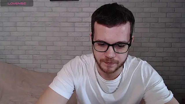 Snapshot of Alexxx_horny chatting on 27, 4, 2026 Alexxx horny online show from 27, 4, 2026