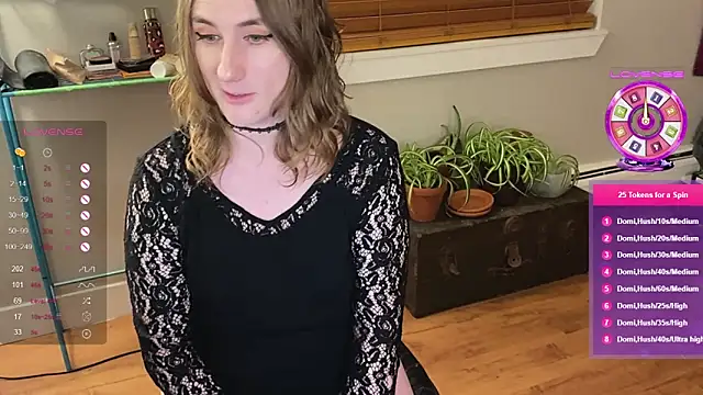 Snapshot of luluvaladon chatting on 8, 12, 2024 luluvaladon online show from 8, 12, 2024