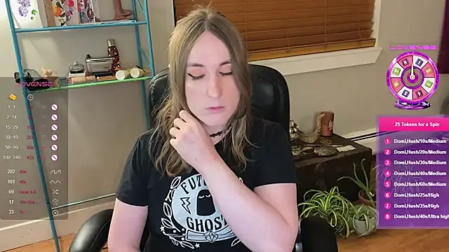 Snapshot of luluvaladon chatting on 21, 1, 2025 luluvaladon online show from 21, 1, 2025