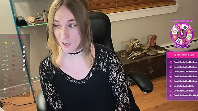 Snapshot of luluvaladon chatting on 25, 1, 2025 luluvaladon online show from 25, 1, 2025