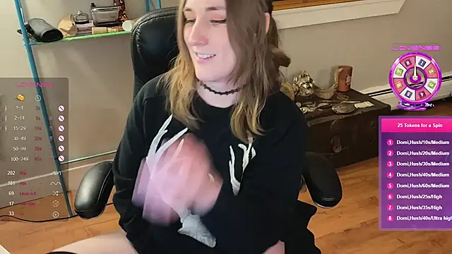 Snapshot of luluvaladon chatting on 27, 1, 2025 luluvaladon online show from 27, 1, 2025