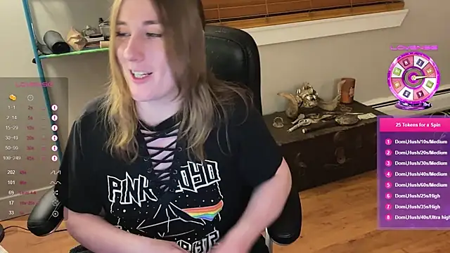 Snapshot of luluvaladon chatting on 30, 1, 2025 luluvaladon online show from 30, 1, 2025