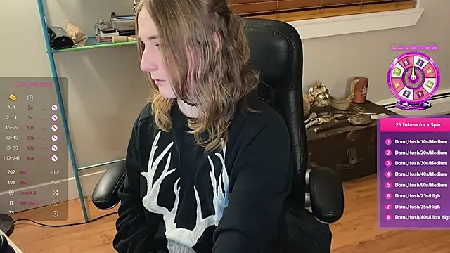 Snapshot of luluvaladon chatting on 2, 2, 2025 luluvaladon online show from 2, 2, 2025