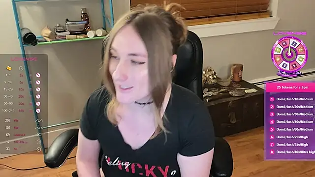 Snapshot of luluvaladon chatting on 3, 2, 2025 luluvaladon online show from 3, 2, 2025