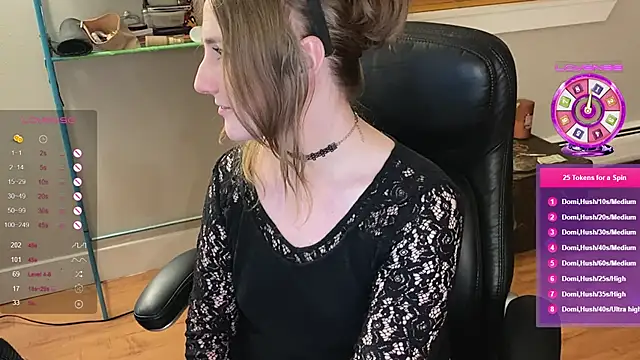 Snapshot of luluvaladon chatting on 4, 2, 2025 luluvaladon online show from 4, 2, 2025